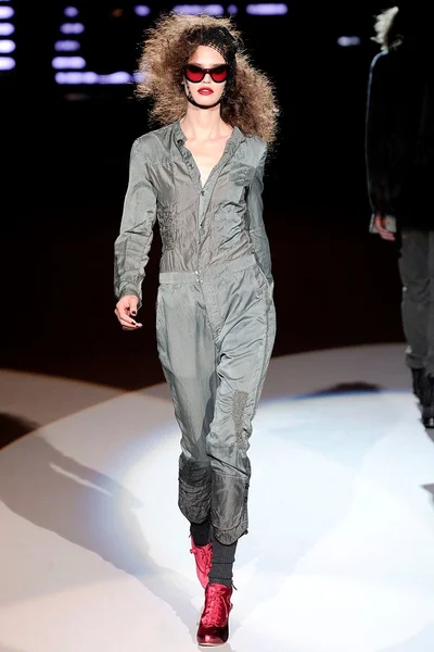 Look 15